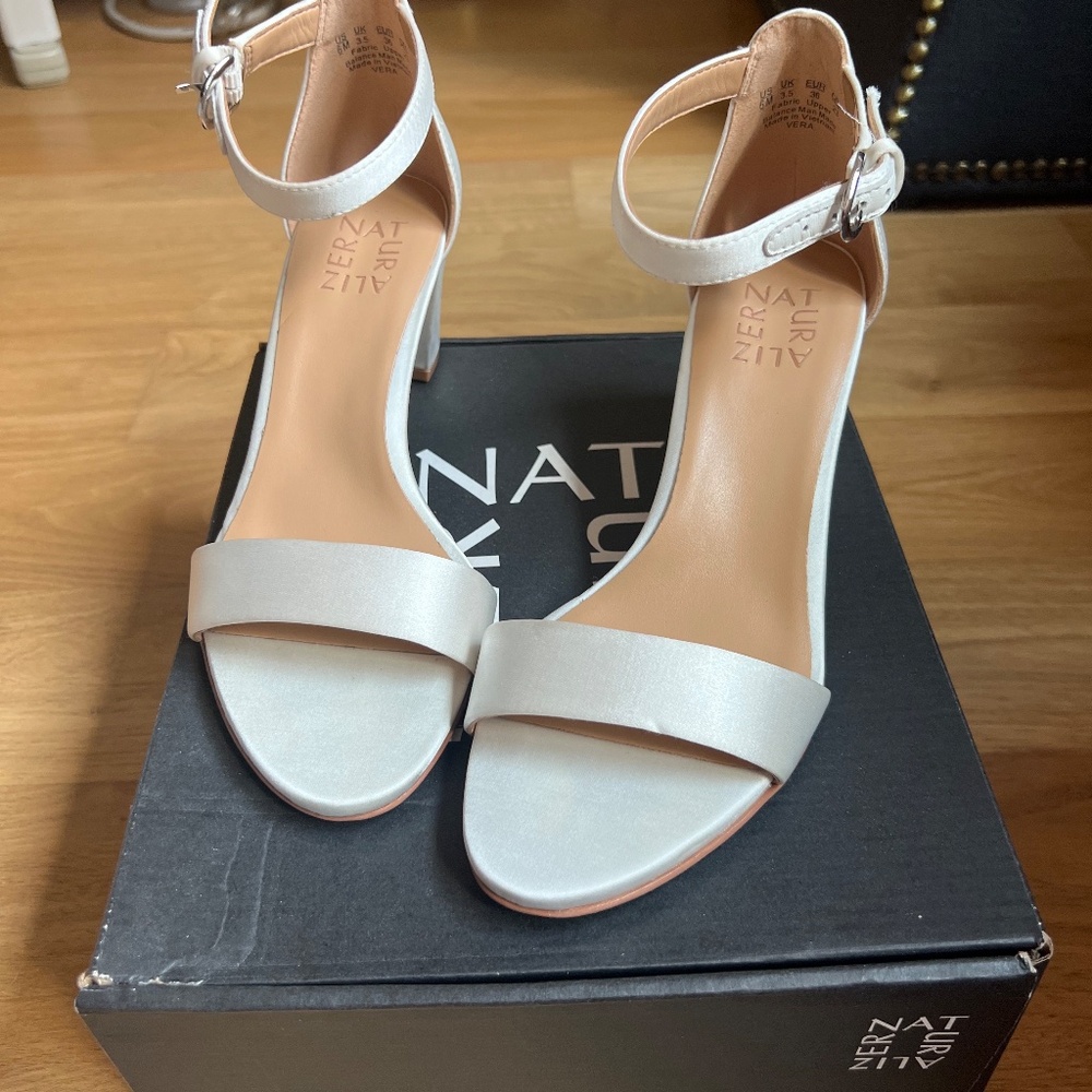 Naturalizer Womens Vera Ankle Strap Block Heel Dress Sandal Pearl White Satin
